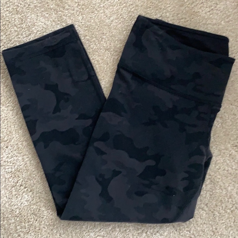 Lululemon Wunder Under Crop Grey Camo Size 6